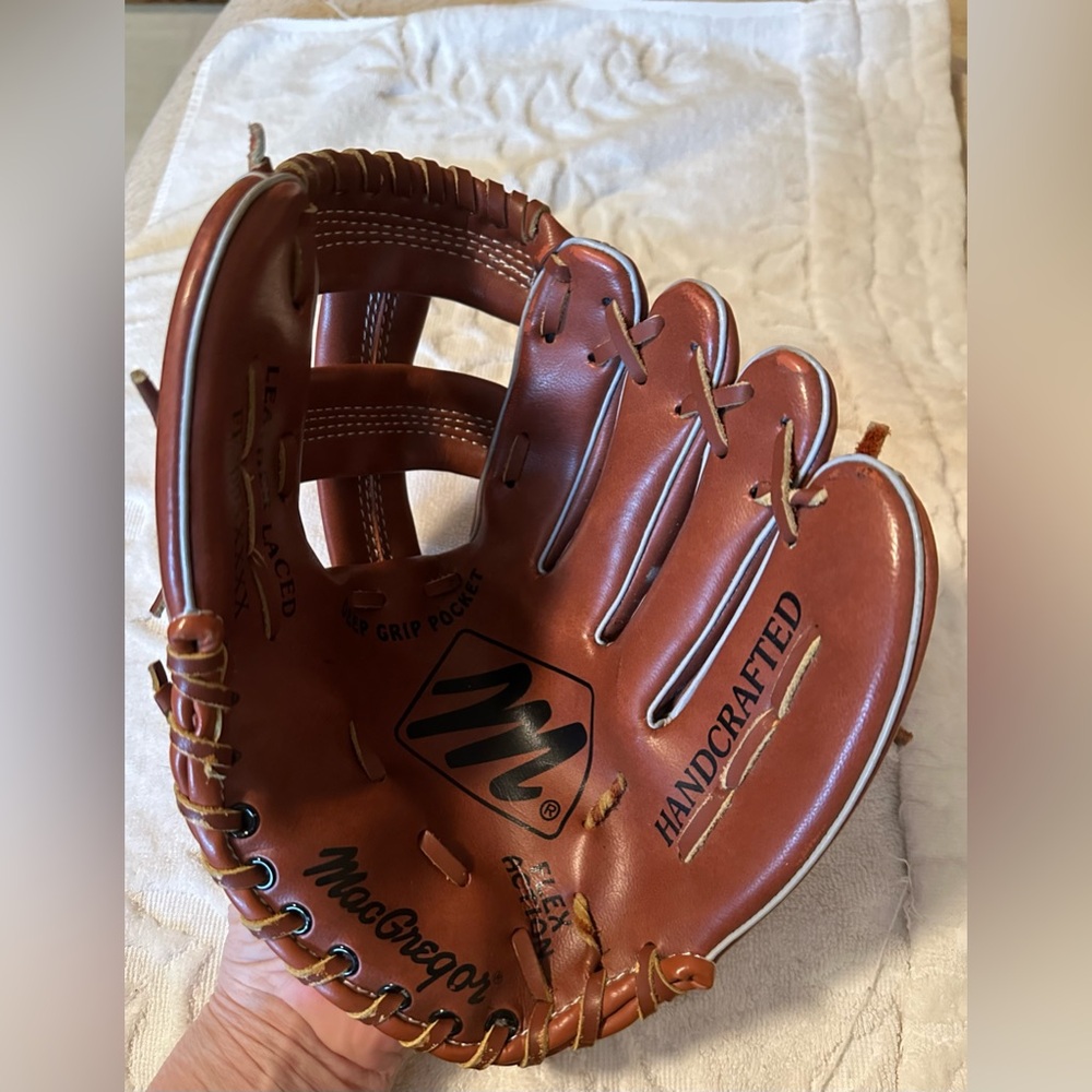 Macgregor Leather RHT 10” Kid’s Baseball Mitt Rawhide Laced Flex Action FF2095